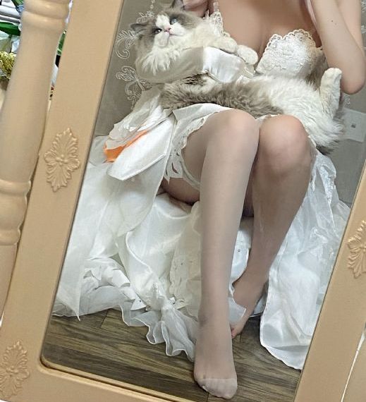 双胞胎姐妹的蔑视